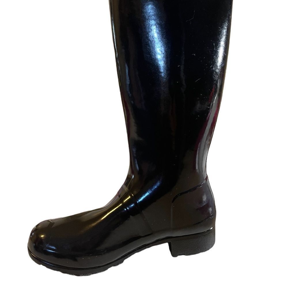 NWOT Hunter right shoe black size US8